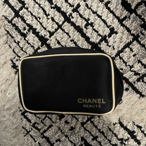 CHANEL Black and Gold vintage Pouch - Picture 1 of 3